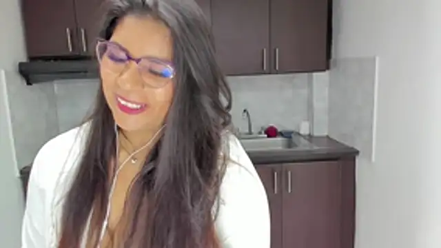 Luna Dumont online show from March 24, 11:15 am