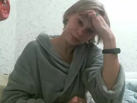 Snapshot of Julie_Silver chatting on October 9, 7:56 pm Julie Silver online show from October 9, 7:56 pm