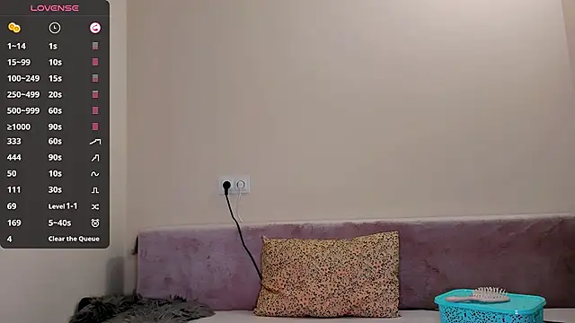 Kimmberr online show from June 3, 4:48 am