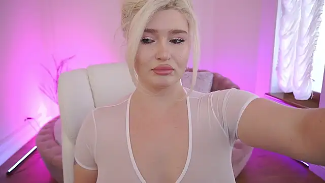 Snapshot of CocoSecretss chatting on December 15, 8:29 am CocoSecretss online show from December 15, 8:29 am