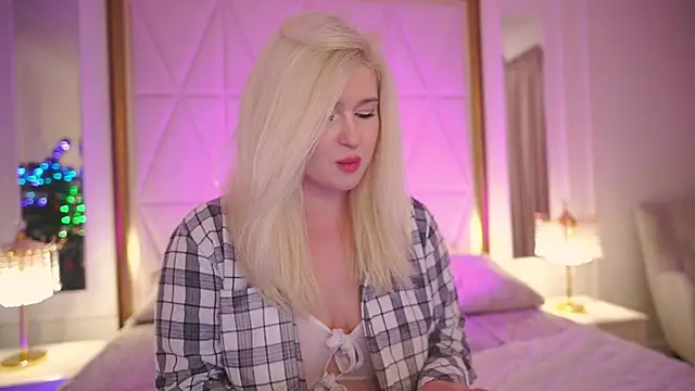 Snapshot of CocoSecretss chatting on January 16, 2:26 am CocoSecretss online show from January 16, 2:26 am