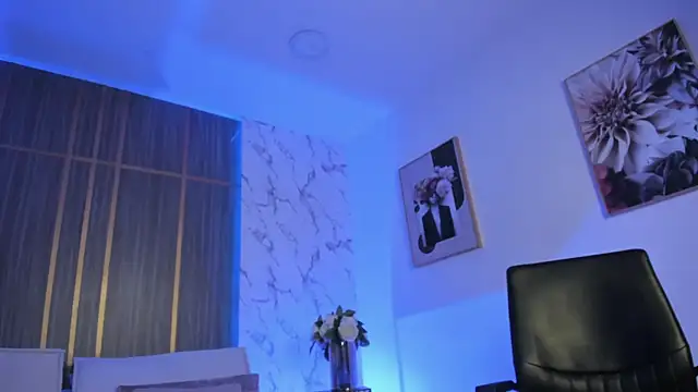 Dollar-girl online show from March 18, 2:20 pm