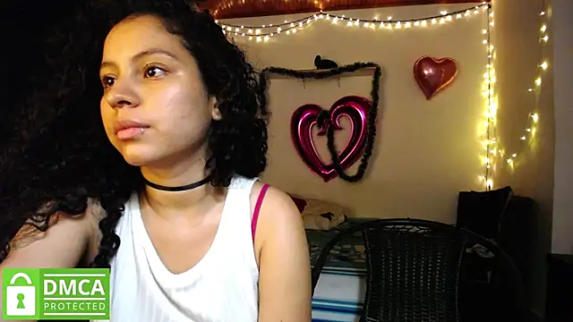 Snapshot of Mr_MrsCurie chatting on December 6, 4:03 am Mr MrsCurie online show from December 6, 4:03 am