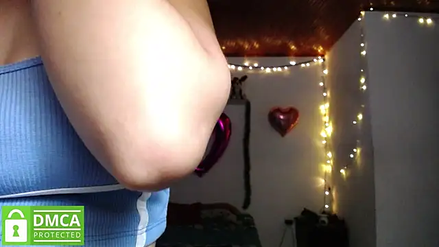 Snapshot of Mr_MrsCurie chatting on December 13, 9:41 pm Mr MrsCurie online show from December 13, 9:41 pm