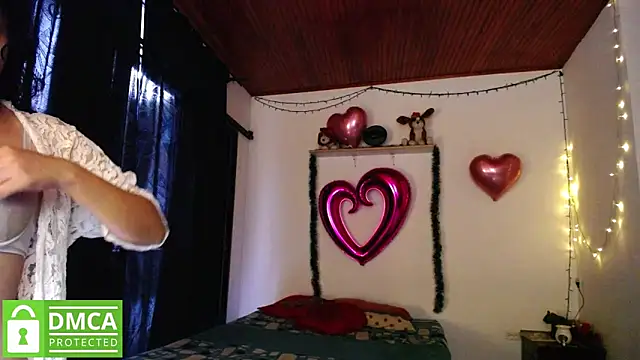 Snapshot of Mr_MrsCurie chatting on December 14, 10:18 pm Mr MrsCurie online show from December 14, 10:18 pm