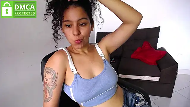 Snapshot of Mr_MrsCurie chatting on January 9, 6:47 pm Mr MrsCurie online show from January 9, 6:47 pm