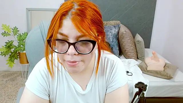 lucie nicolls online show from December 9, 10:41 pm