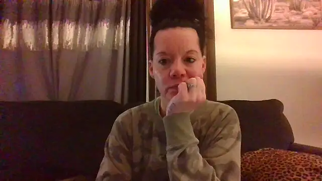 SidneyRaee online show from December 4, 4:38 pm