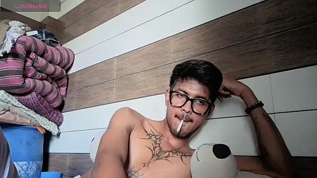 Snapshot of just_fucks chatting on May 19, 10:10 am just fucks online show from May 19, 10:10 am
