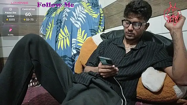 Snapshot of just_fucks chatting on July 13, 1:47 pm just fucks online show from July 13, 1:47 pm