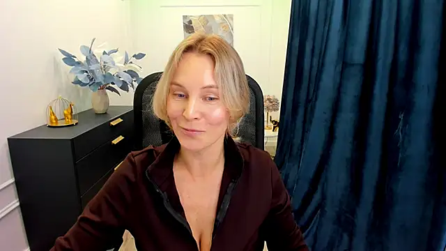 Snapshot of Sinty_Devis chatting on October 7, 11:40 am Sinty Devis online show from October 7, 11:40 am