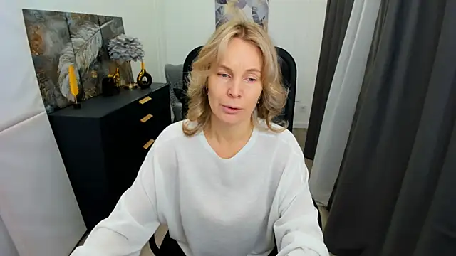 Snapshot of Sinty_Devis chatting on May 4, 4:19 am Sinty Devis online show from May 4, 4:19 am