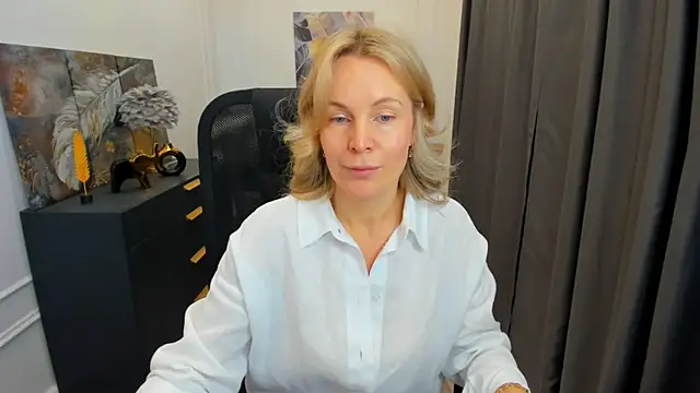 Snapshot of Sinty_Devis chatting on May 9, 4:28 am Sinty Devis online show from May 9, 4:28 am