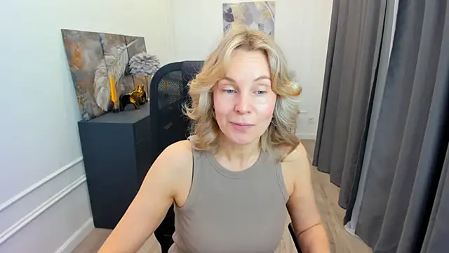 Snapshot of Sinty_Devis chatting on May 16, 4:31 am Sinty Devis online show from May 16, 4:31 am