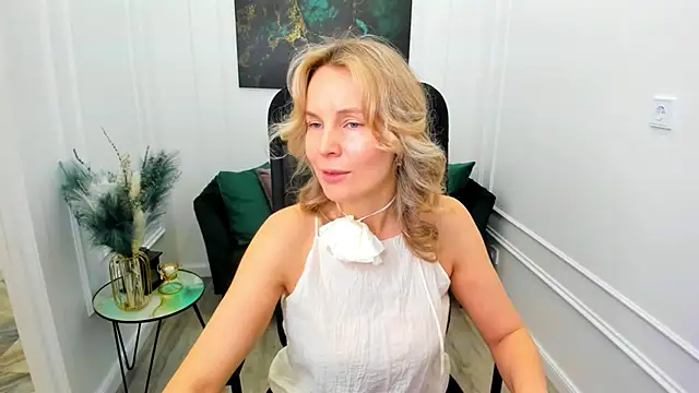 Snapshot of Sinty_Devis chatting on May 21, 4:41 am Sinty Devis online show from May 21, 4:41 am