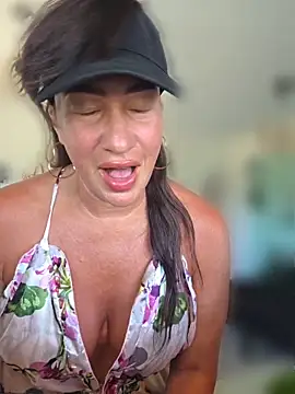 Snapshot of TheGoddessBianca chatting on June 14, 9:11 am TheGoddessBianca online show from June 14, 9:11 am