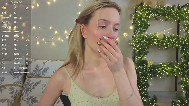 Snapshot of IdaValenti chatting on February 8, 11:08 pm IdaValenti online show from February 8, 11:08 pm