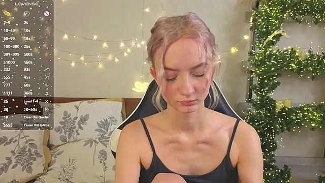 Snapshot of IdaValenti chatting on February 16, 11:12 pm IdaValenti online show from February 16, 11:12 pm