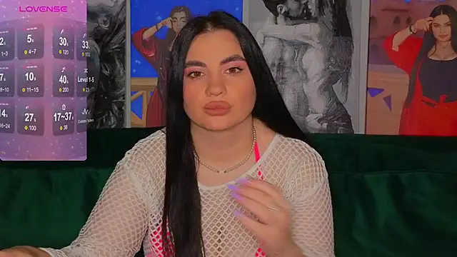 Snapshot of Nikki_Kardashian chatting on December 10, 8:27 pm Nikki Kardashian online show from December 10, 8:27 pm