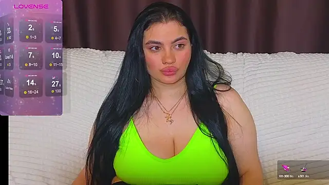 Snapshot of Nikki_Kardashian chatting on February 7, 2:29 am Nikki Kardashian online show from February 7, 2:29 am