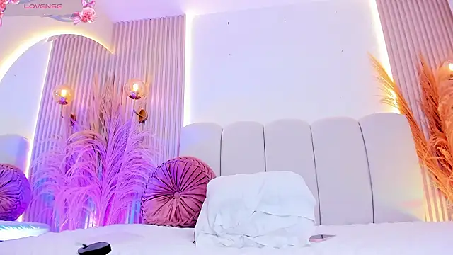 carolriveraa  online show from March 4, 8:15 pm