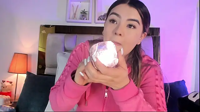 emmy r online show from February 9, 12:09 pm