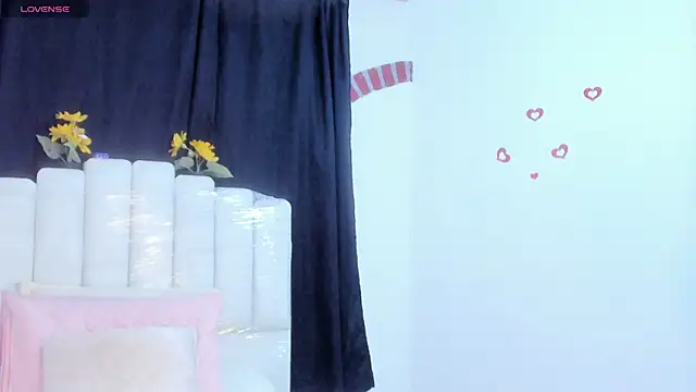 Snapshot of RoxannaBlanche chatting on April 20, 11:13 am RoxannaBlanche online show from April 20, 11:13 am