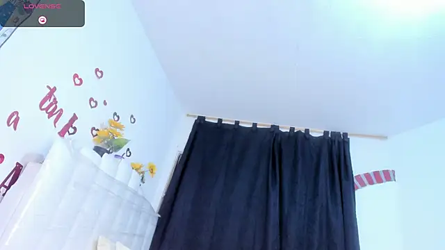 Snapshot of RoxannaBlanche chatting on May 19, 11:16 am RoxannaBlanche online show from May 19, 11:16 am