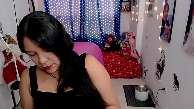 claryssa  online show from December 12, 8:21 pm