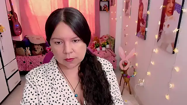 claryssa  online show from April 2, 6:05 pm