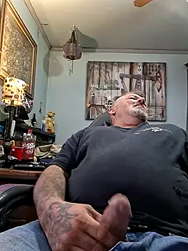 Snapshot of bigdoog8 chatting on July 8, 1:32 am bigdoog8 online show from July 8, 1:32 am