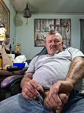 Snapshot of bigdoog8 chatting on July 11, 3:42 am bigdoog8 online show from July 11, 3:42 am