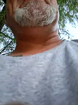 Snapshot of bigdoog8 chatting on July 24, 1:36 am bigdoog8 online show from July 24, 1:36 am