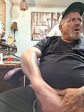 Snapshot of bigdoog8 chatting on August 1, 12:10 am bigdoog8 online show from August 1, 12:10 am