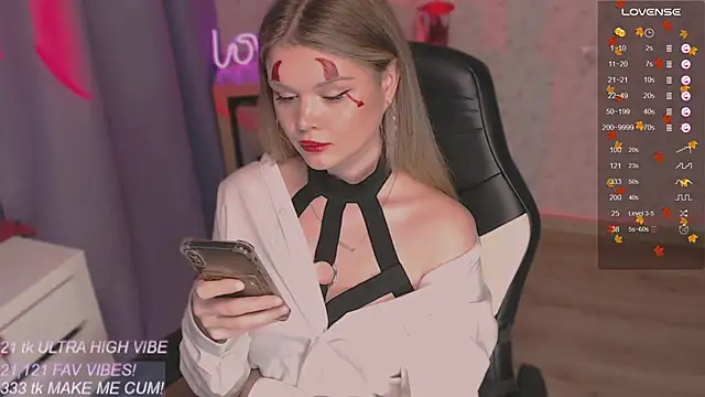 Snapshot of VeronaAura chatting on October 29, 5:47 pm VeronaAura online show from October 29, 5:47 pm