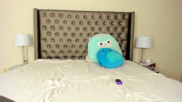 NadiaLyla online show from February 2, 2:10 am