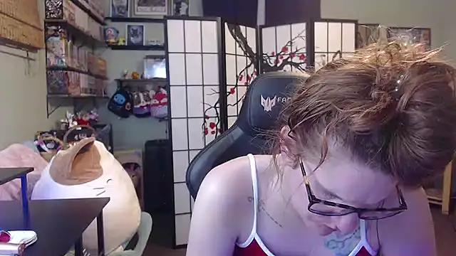 Snapshot of Sarahtineke chatting on July 2, 3:23 am Sarahtineke online show from July 2, 3:23 am