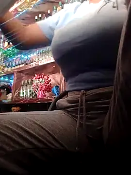 Snapshot of VivienAndClark chatting on March 18, 5:53 pm VivienAndClark online show from March 18, 5:53 pm