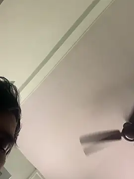 Snapshot of hitlar1026 chatting on December 21, 12:29 am hitlar1026 online show from December 21, 12:29 am