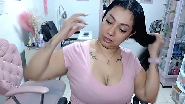 Snapshot of titsbiglovers chatting on May 25, 8:37 pm titsbiglovers online show from May 25, 8:37 pm