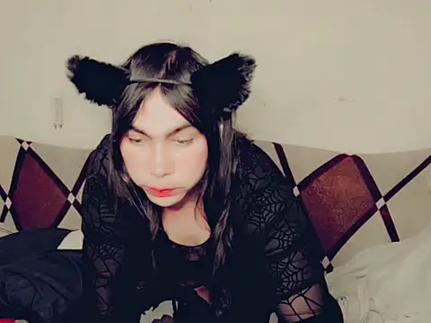 Snapshot of evelyntvsexy chatting on June 18, 9:19 pm evelyntvsexy online show from June 18, 9:19 pm