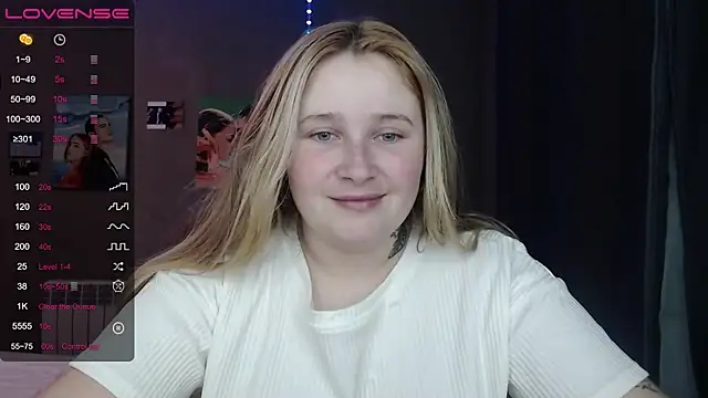 Snapshot of Light_Luna chatting on November 1, 2:08 pm Light Luna online show from November 1, 2:08 pm