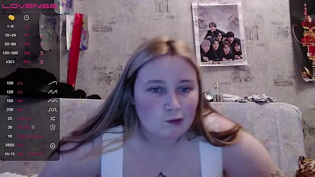 Snapshot of Light_Luna chatting on November 11, 10:04 am Light Luna online show from November 11, 10:04 am