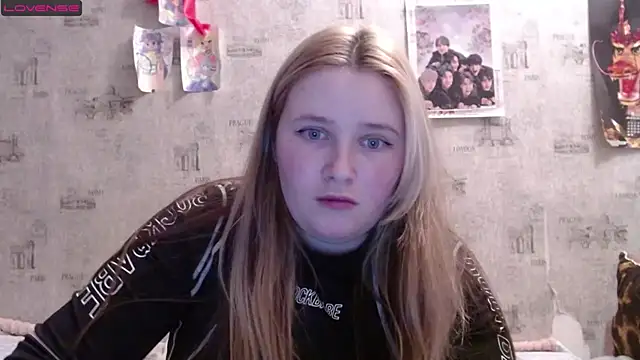 Snapshot of Light_Luna chatting on November 17, 12:55 pm Light Luna online show from November 17, 12:55 pm