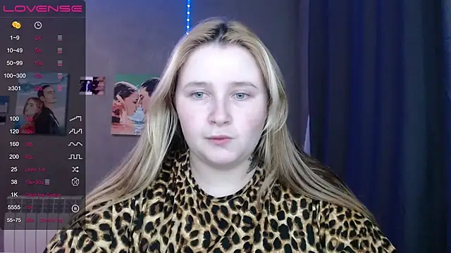 Snapshot of Light_Luna chatting on November 19, 4:07 pm Light Luna online show from November 19, 4:07 pm