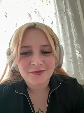 Snapshot of Light_Luna chatting on July 11, 10:29 am Light Luna online show from July 11, 10:29 am