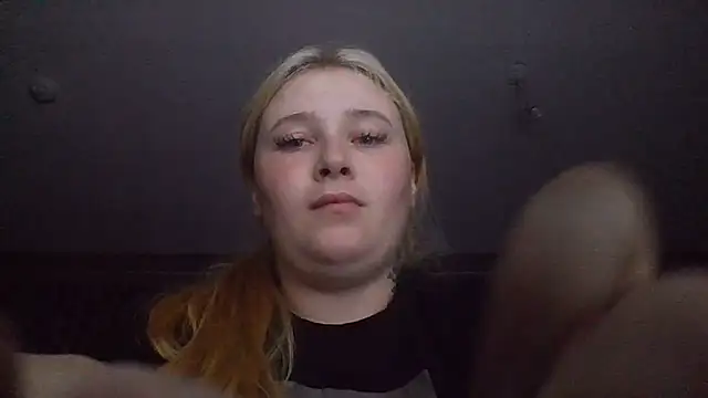 Snapshot of Light_Luna chatting on August 1, 4:06 pm Light Luna online show from August 1, 4:06 pm