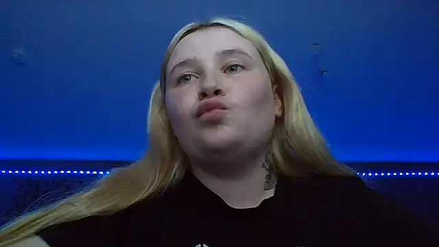 Snapshot of Light_Luna chatting on August 5, 3:59 pm Light Luna online show from August 5, 3:59 pm