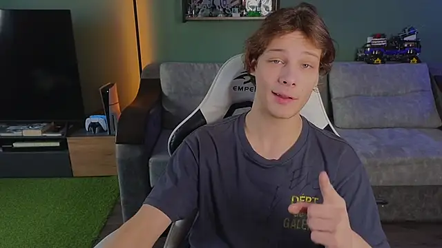 Snapshot of TeddyLiLboy chatting on October 25, 11:29 am TeddyLiLboy online show from October 25, 11:29 am