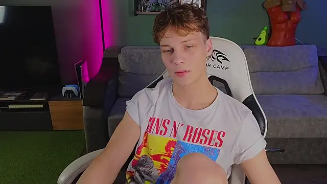 Snapshot of TeddyLiLboy chatting on November 5, 4:29 pm TeddyLiLboy online show from November 5, 4:29 pm